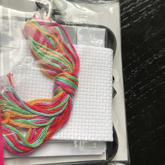 Needlepoint cross stitch craft kit with frame - Picture 2 of 2